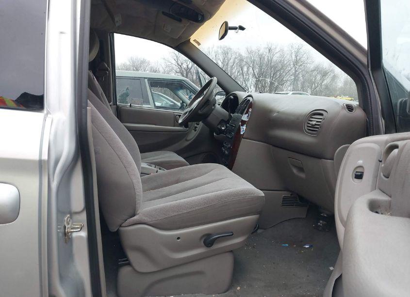 Photo 5 of 2002 Chrysler Town & COUNTRY EX (VIN 2C8GP74L82R707975)