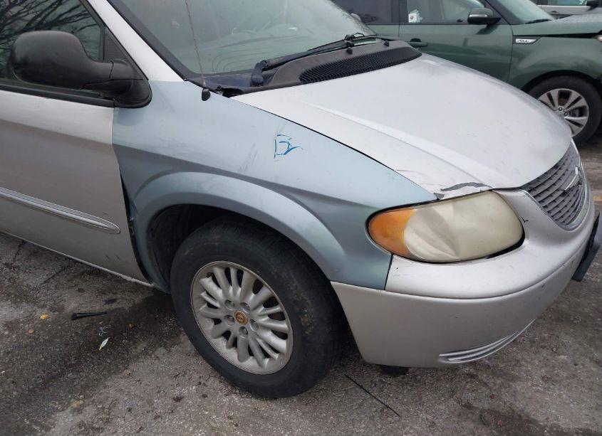 Photo 6 of 2002 Chrysler Town & COUNTRY EX (VIN 2C8GP74L82R707975)