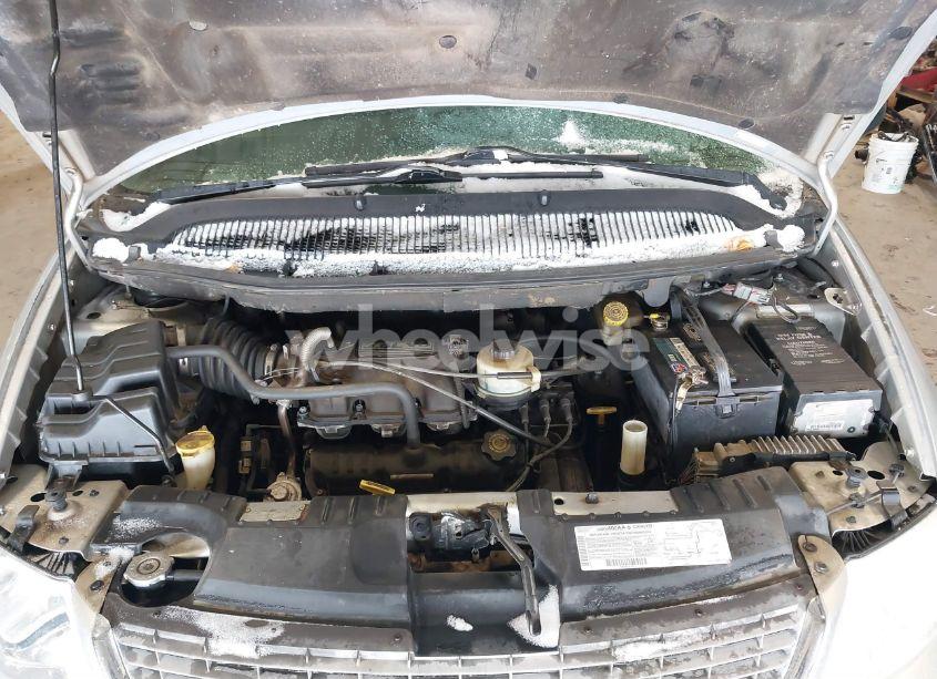 Photo 10 of 2002 Chrysler Town & COUNTRY EX (VIN 2C8GP74L92R536122)