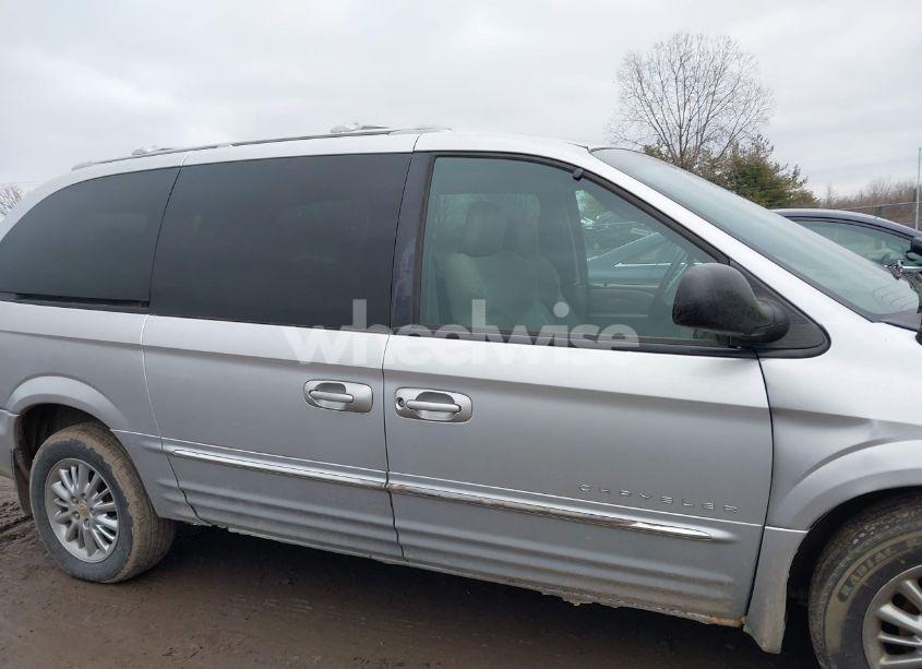 Photo 13 of 2001 Chrysler Town & COUNTRY LIMITED (VIN 2C8GT64L01R337027)