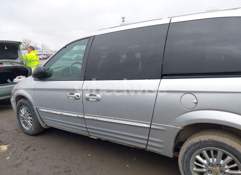 Photo 14 of 2001 Chrysler Town & COUNTRY LIMITED (VIN 2C8GT64L01R337027)