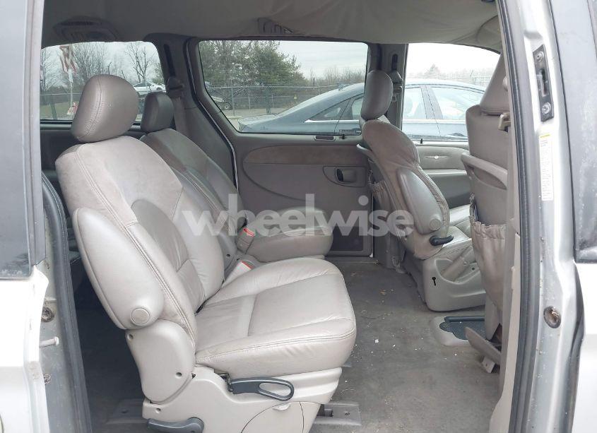 Photo 8 of 2001 Chrysler Town & COUNTRY LIMITED (VIN 2C8GT64L01R337027)