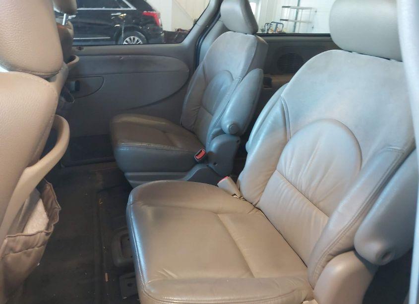 Photo 8 of 2003 Chrysler Town & COUNTRY LIMITED (VIN 2C8GT64L33R193170)