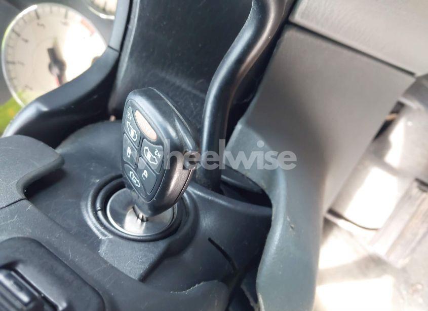 Photo 11 of 2004 Chrysler Town & COUNTRY LIMITED (VIN 2C8GT64L64R541576)