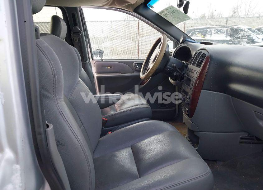 Photo 5 of 2004 Chrysler Town & COUNTRY LIMITED (VIN 2C8GT64L64R541576)