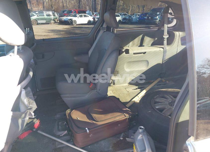 Photo 8 of 2004 Chrysler Town & COUNTRY LIMITED (VIN 2C8GT64L84R510359)