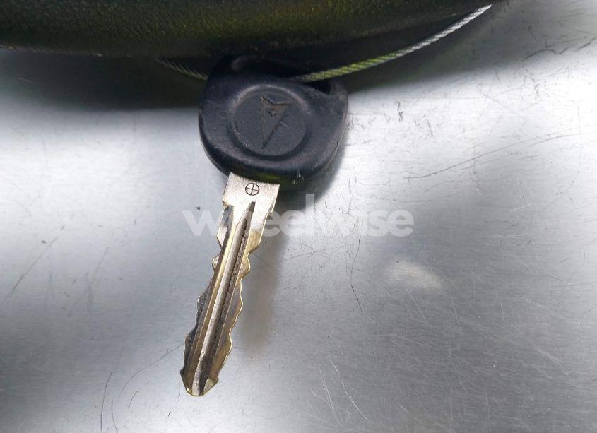 Photo 11 of 2009 Pontiac Torrent (VIN 2CKDL33F096223436)