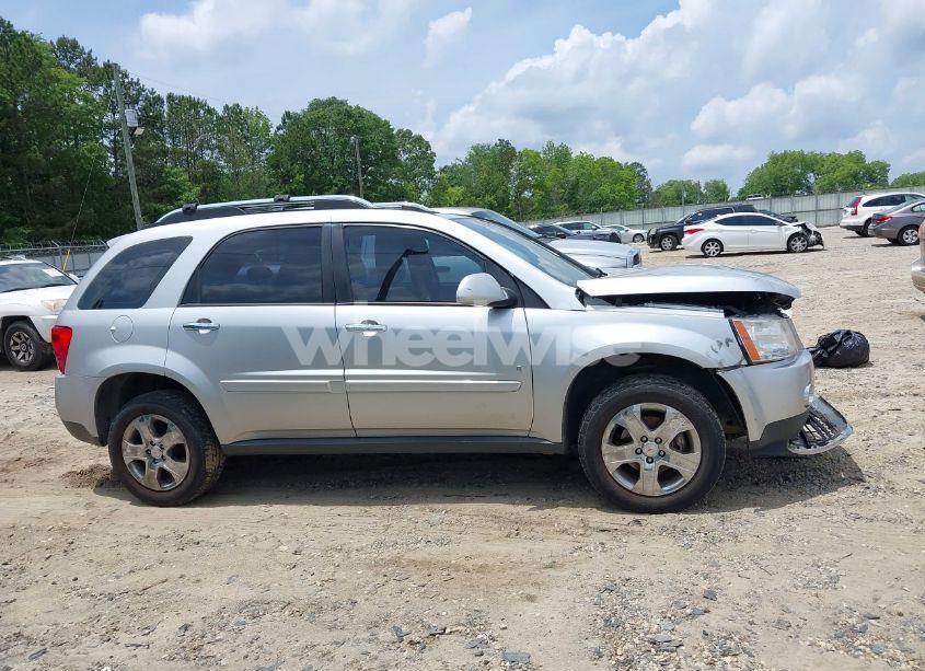 Photo 13 of 2009 Pontiac Torrent (VIN 2CKDL33F196207066)