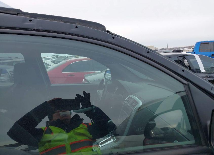 Photo 18 of 2009 Pontiac Torrent (VIN 2CKDL33F996202990)