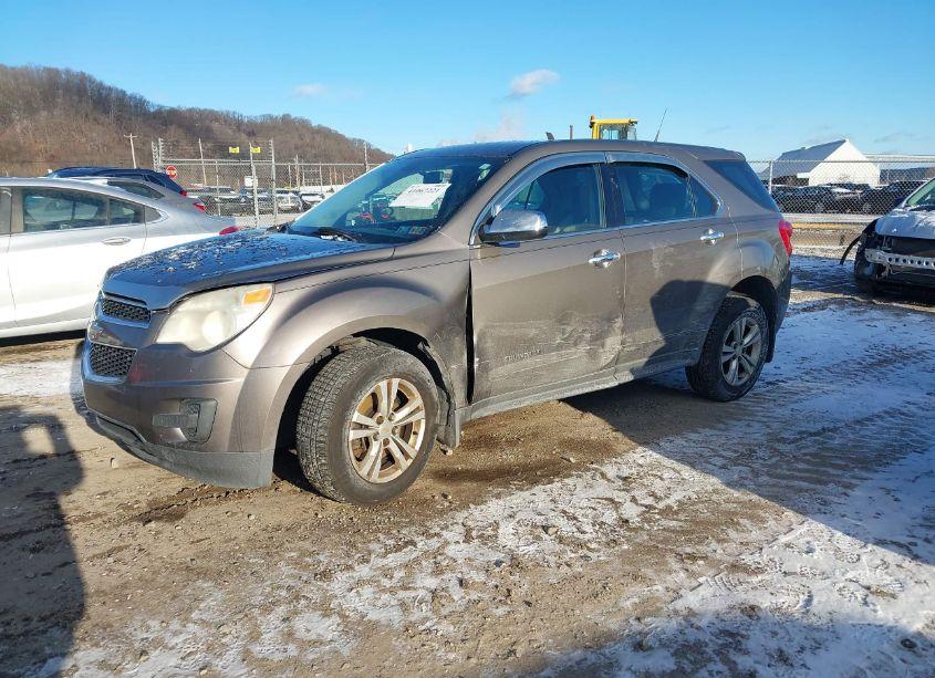 Photo 2 of 2010 Chevrolet Equinox LS (VIN 2CNALBEW1A6312272)