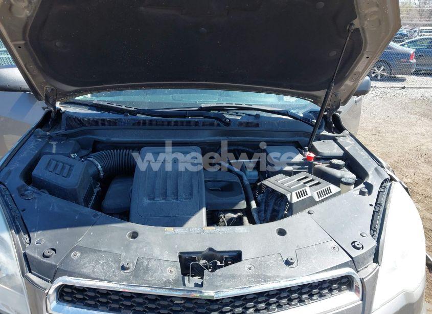 Photo 10 of 2010 Chevrolet Equinox LS (VIN 2CNALBEWXA6403136)