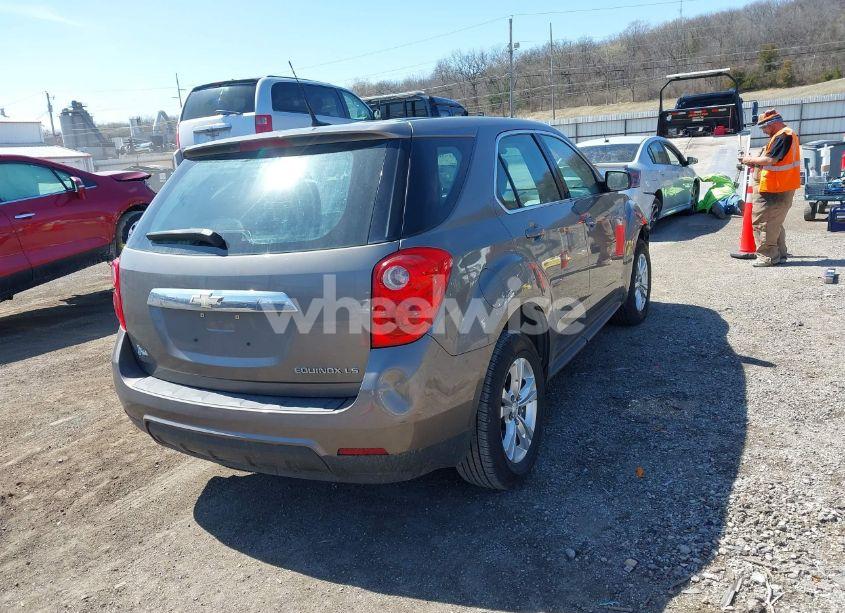 Photo 4 of 2010 Chevrolet Equinox LS (VIN 2CNALBEWXA6403136)