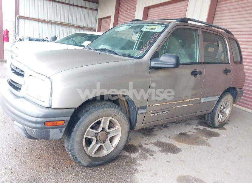 Photo 2 of 2003 Chevrolet Tracker HARD TOP BASE (VIN 2CNBE13C936925437)