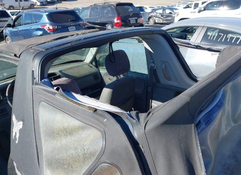 Photo 6 of 2001 Chevrolet Tracker (VIN 2CNBE18C516914831)