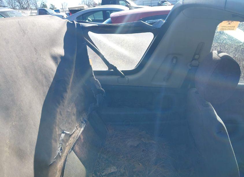 Photo 8 of 2001 Chevrolet Tracker (VIN 2CNBE18C516914831)