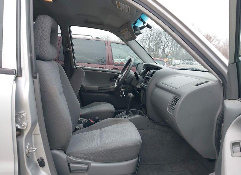 Photo 5 of 2004 Chevrolet Tracker (VIN 2CNBJ134X46900214)