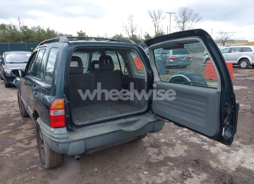 Photo 3 of 2002 Chevrolet Tracker HARD TOP BASE (VIN 2CNBJ13C126946857)