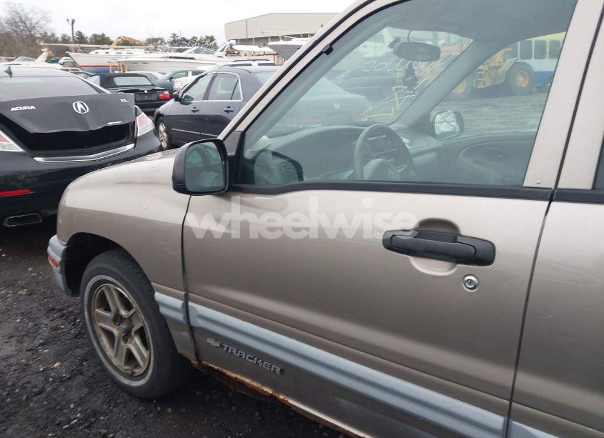 Photo 6 of 2003 Chevrolet Tracker HARD TOP BASE (VIN 2CNBJ13C236947064)