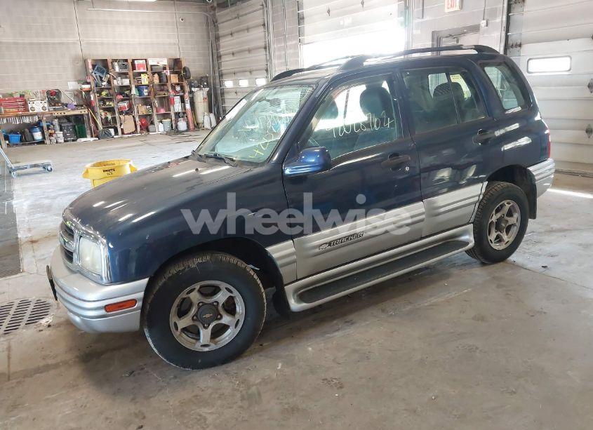 Photo 2 of 2001 Chevrolet Tracker HARD TOP LT (VIN 2CNBJ634116945339)