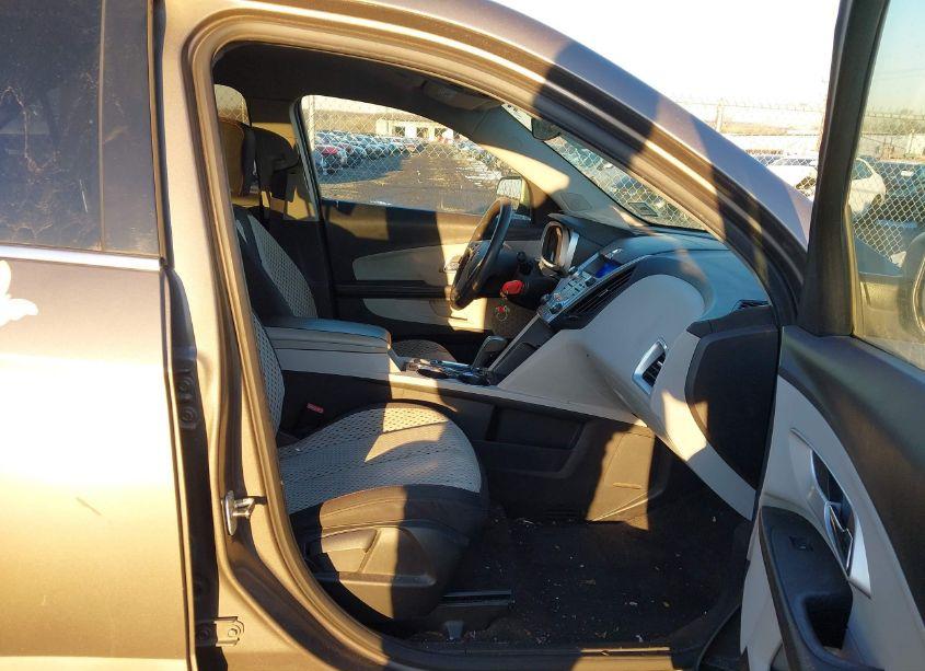Photo 5 of 2010 Chevrolet Equinox LS (VIN 2CNFLCEWXA6372532)