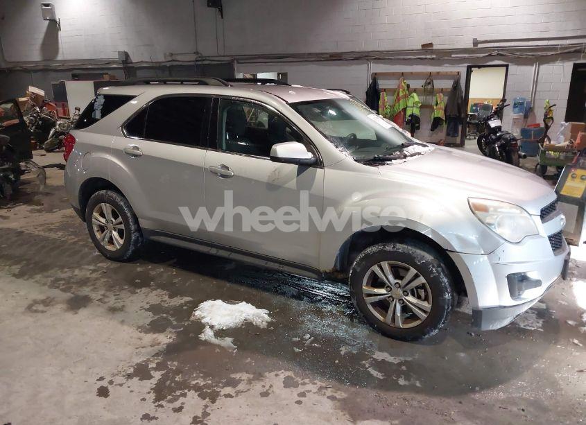 2010 Chevrolet Equinox LT (VIN 2CNFLEEW2A6301000) main photo