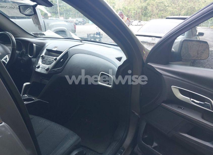 Photo 5 of 2010 Chevrolet Equinox LT (VIN 2CNFLEEW8A6339931)