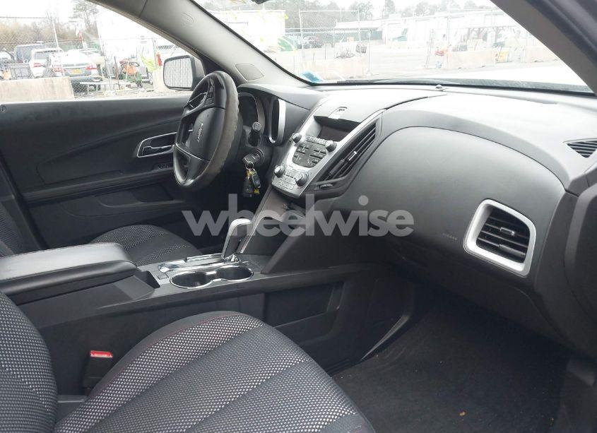 Photo 5 of 2010 Chevrolet Equinox LT (VIN 2CNFLEEWXA6310933)