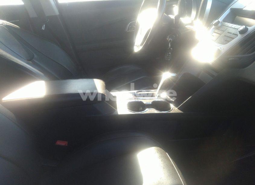 Photo 5 of 2010 Chevrolet Equinox LT (VIN 2CNFLNEWXA6376673)