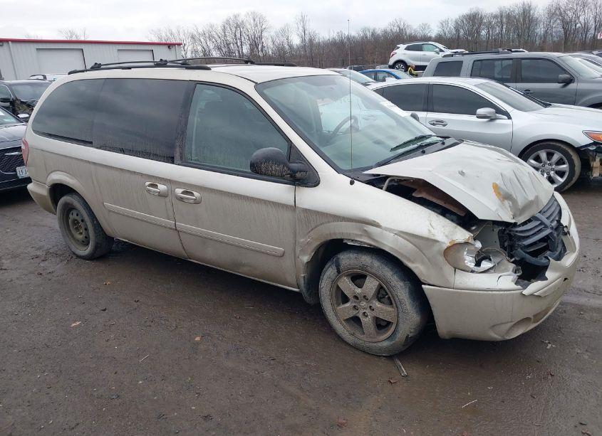 2005 Dodge Grand CARAVAN SXT (VIN 2D4GP44L25R477390) main photo