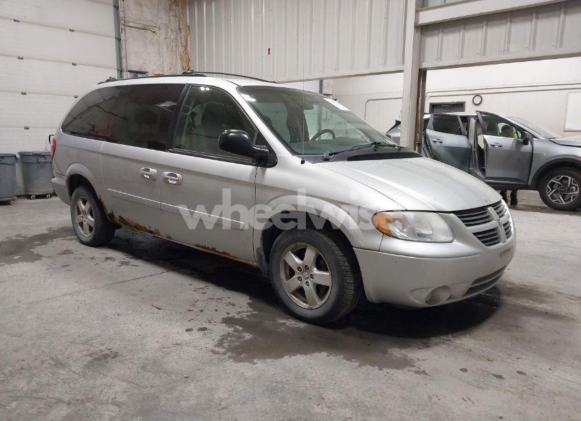 2005 Dodge Grand CARAVAN SXT (VIN 2D4GP44L35R316403) main photo
