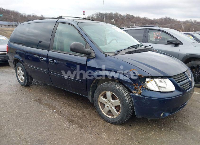 2005 Dodge Grand CARAVAN SXT (VIN 2D4GP44L45R229822) main photo