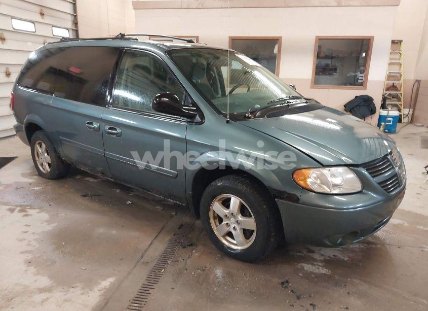 2005 Dodge Grand CARAVAN SXT (VIN 2D4GP44L75R516894) main photo