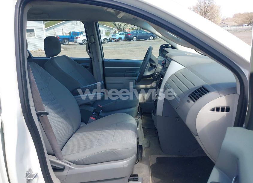 Photo 5 of 2010 Dodge Grand CARAVAN SE (VIN 2D4RN4DE0AR107498)