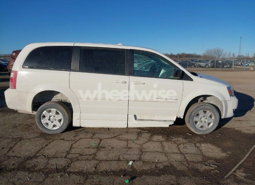 Photo 13 of 2010 Dodge Grand CARAVAN SE (VIN 2D4RN4DE0AR296623)