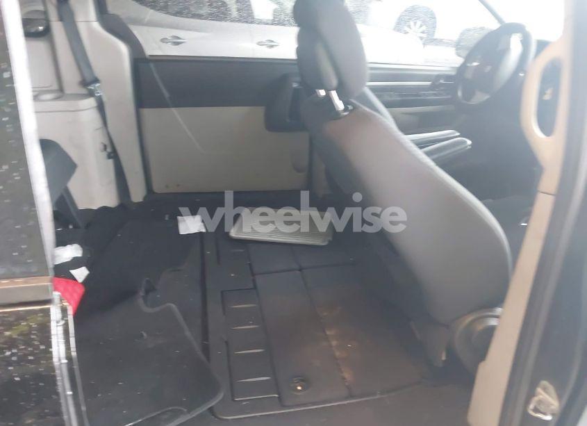 Photo 8 of 2010 Dodge Grand CARAVAN SE (VIN 2D4RN4DE0AR363057)