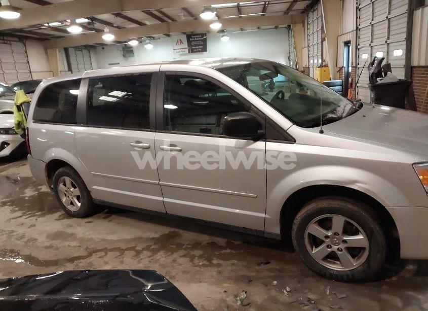 Photo 13 of 2010 Dodge Grand CARAVAN SE (VIN 2D4RN4DE3AR341120)