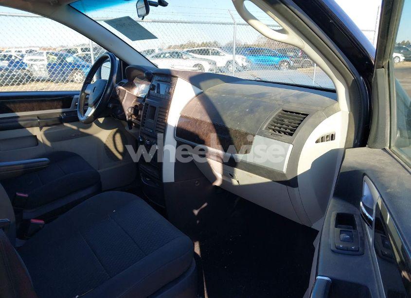 Photo 5 of 2010 Dodge Grand CARAVAN SXT (VIN 2D4RN5D13AR369390)