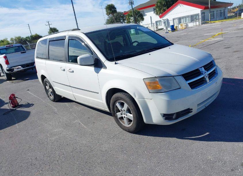 2010 Dodge Grand CARAVAN SXT (VIN 2D4RN5D19AR461880) main photo