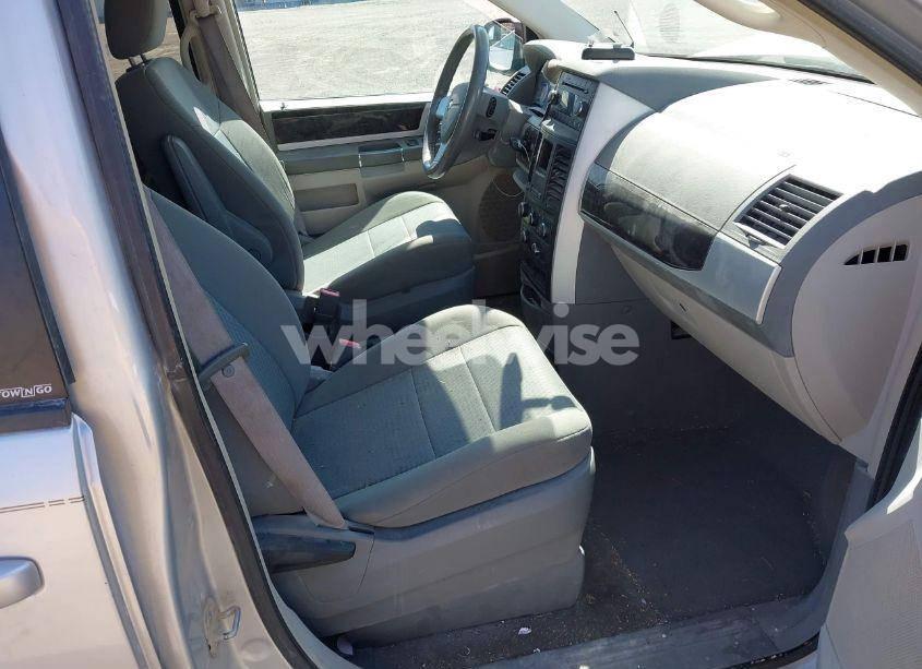 Photo 5 of 2010 Dodge Grand CARAVAN SXT (VIN 2D4RN5D1XAR107320)