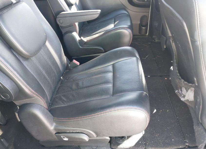 Photo 8 of 2011 Dodge Grand CARAVAN R/T (VIN 2D4RN7DG4BR733706)