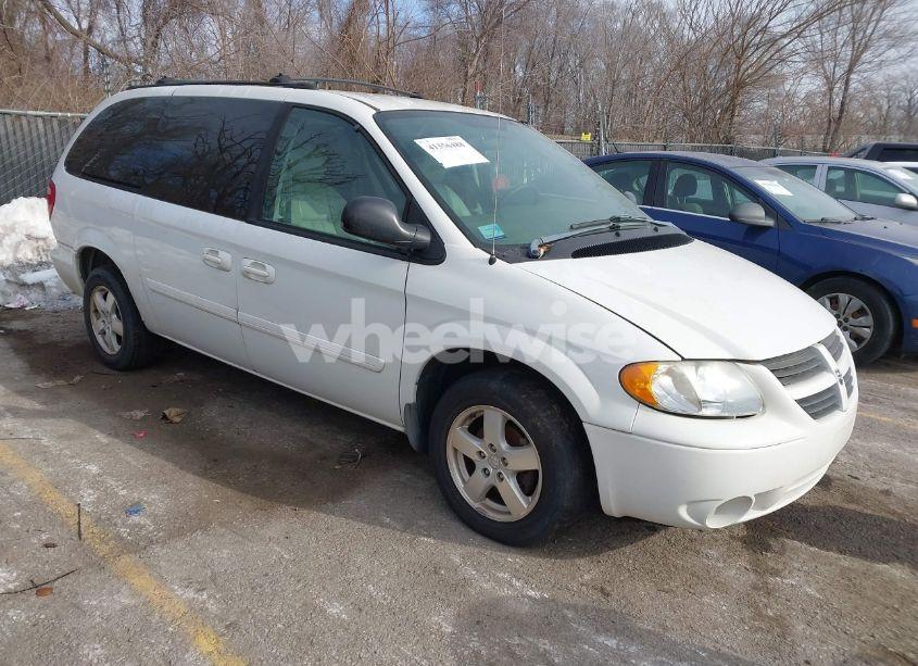 2005 Dodge Grand CARAVAN SXT (VIN 2D8GP44L35R117916) main photo