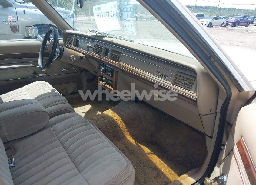 Photo 5 of 1989 Ford Crown VICTORIA (VIN 2FABP73F6KX212652)