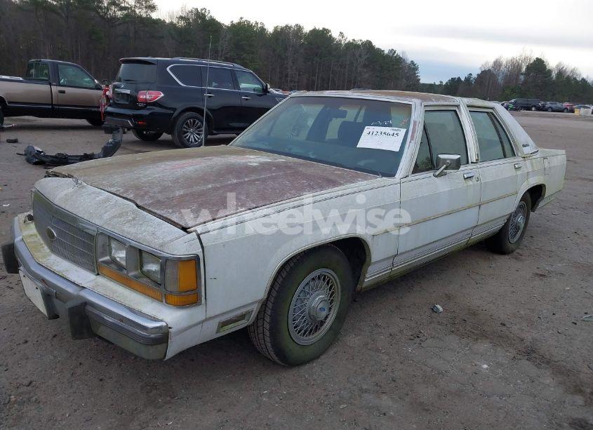 Photo 2 of 1988 Ford Crown VICTORIA LX (VIN 2FABP74F4JX106181)