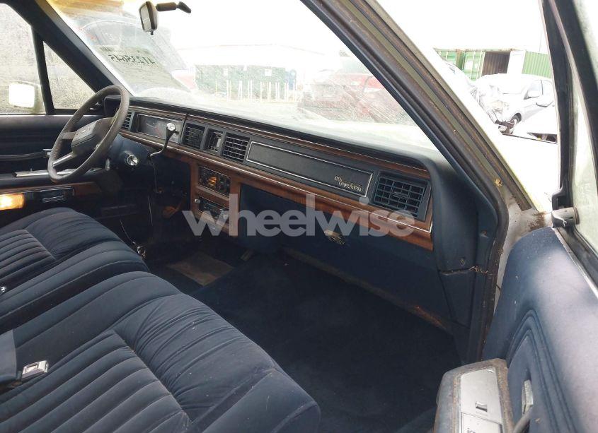 Photo 5 of 1988 Ford Crown VICTORIA LX (VIN 2FABP74F4JX106181)