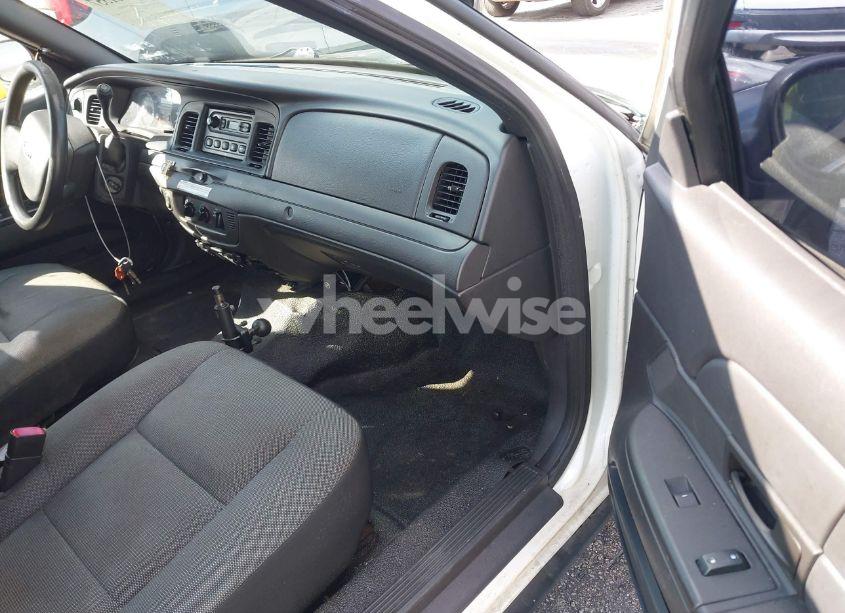 Photo 5 of 2010 Ford Crown VICTORIA POLICE/POLICE INTERCEPTOR (VIN 2FABP7BV1AX131372)