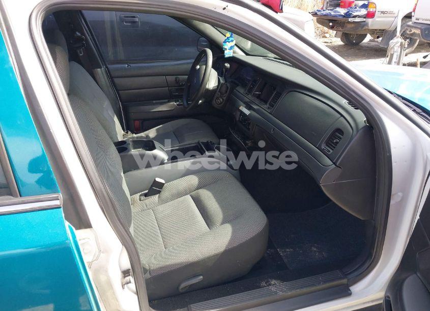 Photo 5 of 2010 Ford Crown VICTORIA POLICE/POLICE INTERCEPTOR (VIN 2FABP7BV2AX110675)