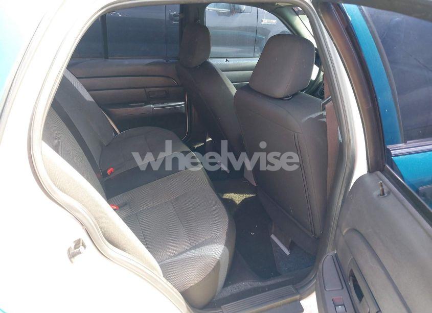 Photo 8 of 2010 Ford Crown VICTORIA POLICE/POLICE INTERCEPTOR (VIN 2FABP7BV2AX110675)