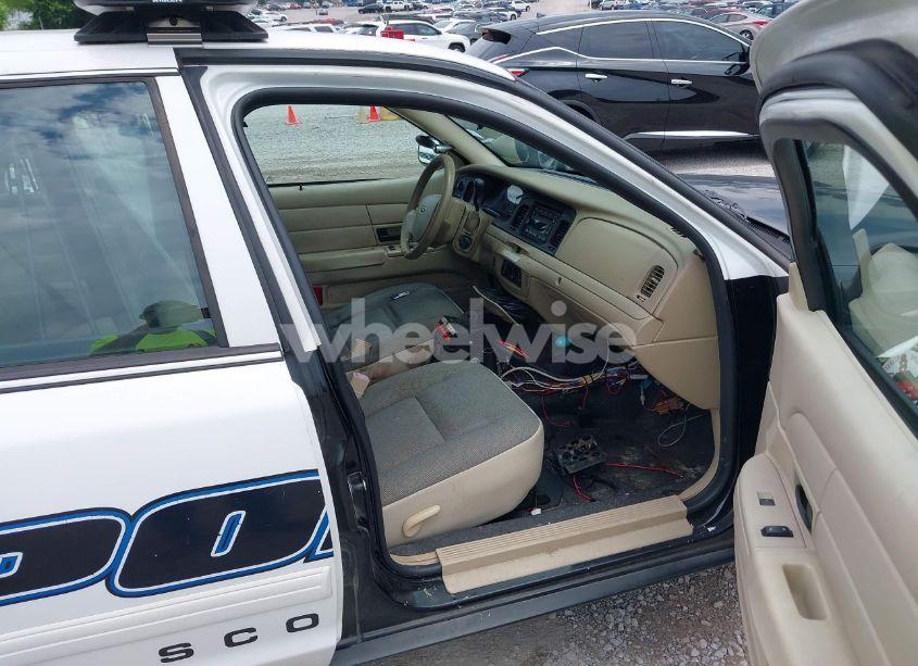 Photo 5 of 2011 Ford Crown VICTORIA POLICE INTERCEPTOR (VIN 2FABP7BV4BX101686)