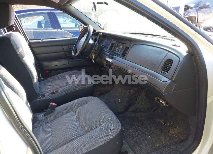 Photo 5 of 2010 Ford Crown VICTORIA POLICE/POLICE INTERCEPTOR (VIN 2FABP7BV7AX129688)