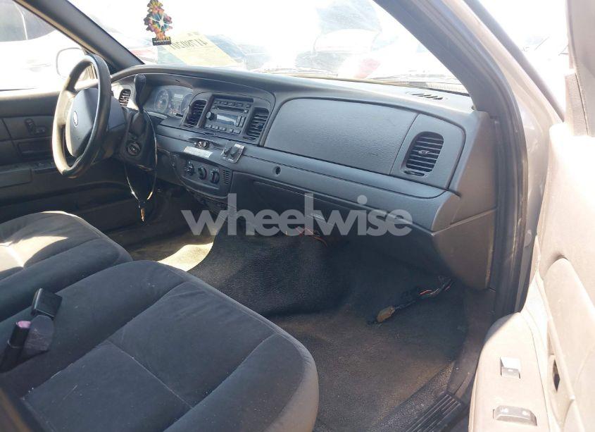 Photo 5 of 2011 Ford Crown VICTORIA POLICE (VIN 2FABP7BV7BX101777)